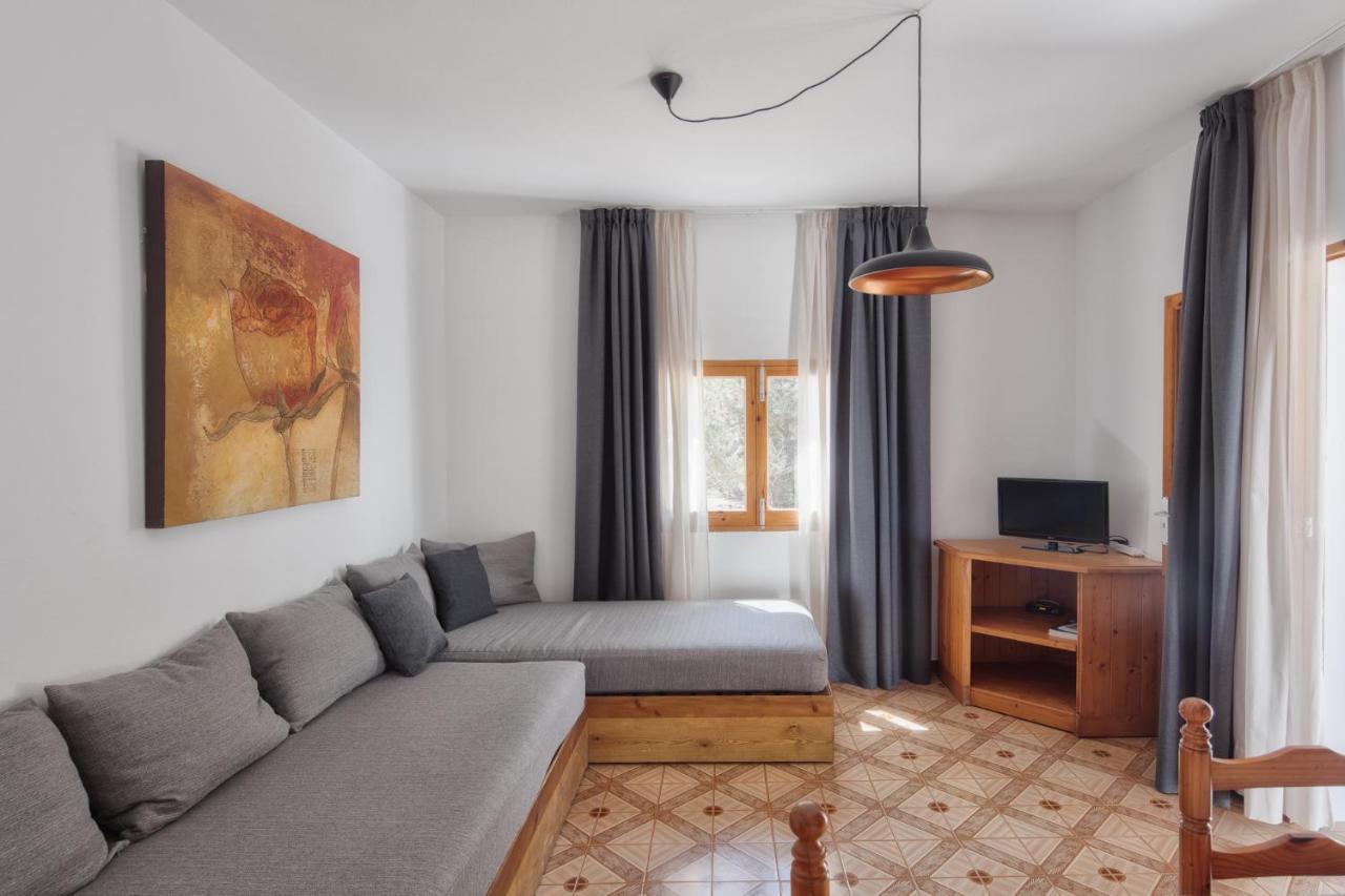 Alojamientos Turisticos Cardona - Apartamento 1 Hab. Standart Es Pujols Exterior photo