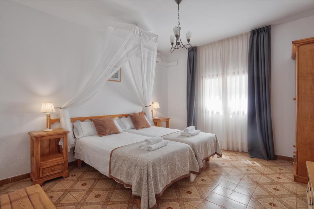 Alojamientos Turisticos Cardona - Apartamento 1 Hab. Standart Es Pujols Exterior photo