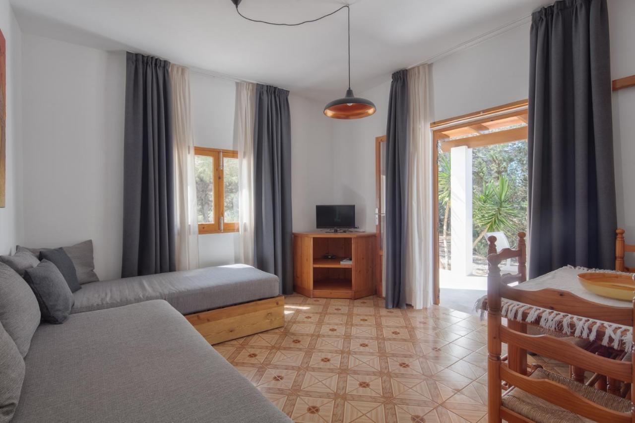 Alojamientos Turisticos Cardona - Apartamento 1 Hab. Standart Es Pujols Exterior photo